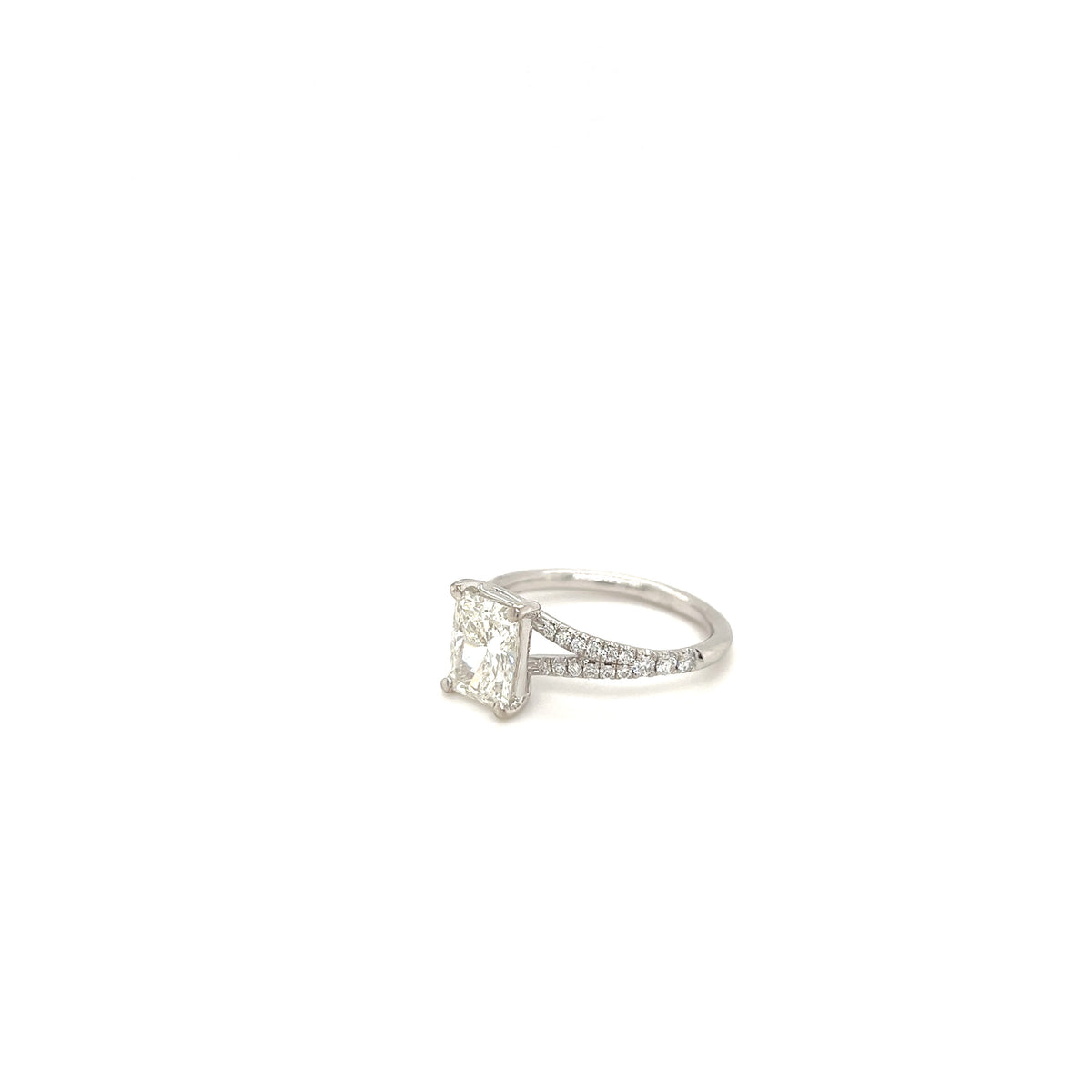 CUSTOM MADE ENGAGEMENT RING