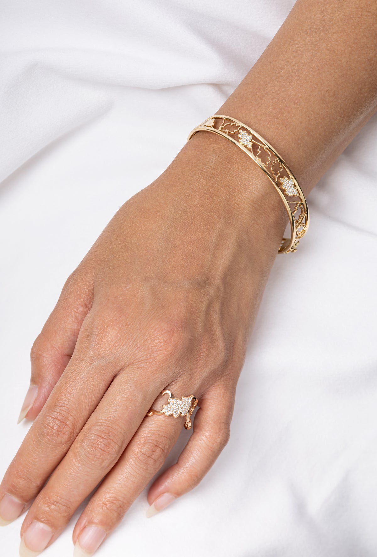 OAK BANGLE BRACELET yellow gold diamond pavé